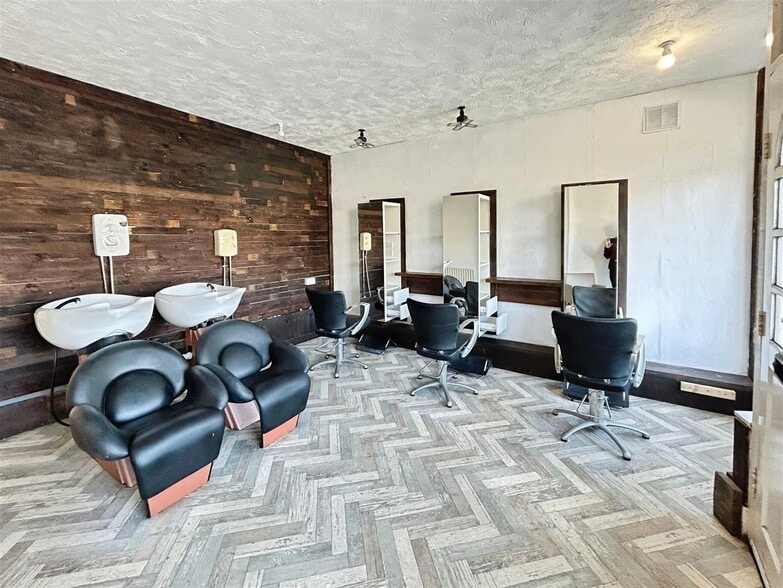 196 Tankerton Rd, Whitstable to rent - Interior Photo - Image 2 of 6