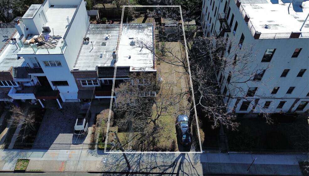 2169 Shore Blvd, Astoria, NY for sale - Primary Photo - Image 1 of 1