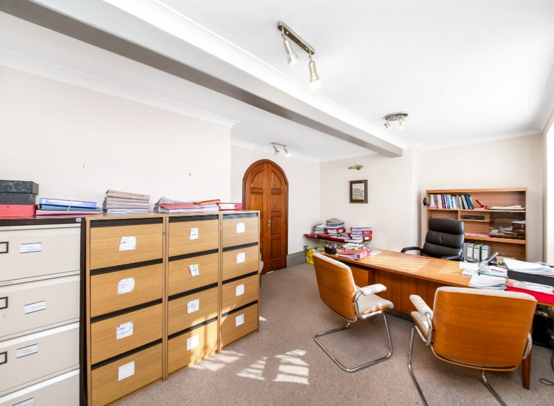201 Penistone Road, Huddersfield for sale - Interior Photo - Image 3 of 9
