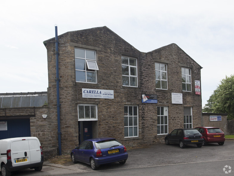 Colne Rd, Barnoldswick for rent - Primary Photo - Image 1 of 4