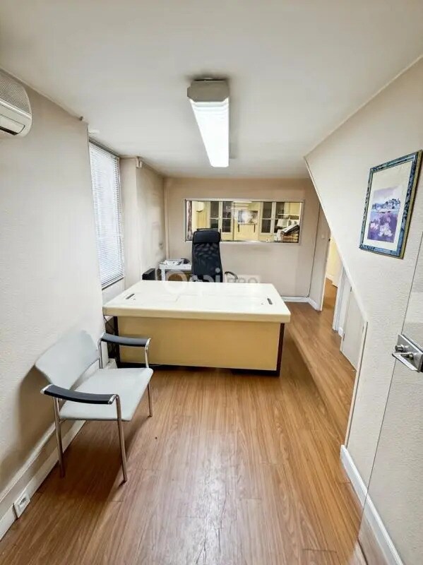 Retail in Marseille for sale Interior Photo- Image 1 of 10