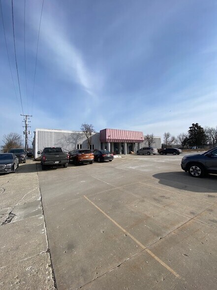 9840 S 27th St, Oak Creek, WI for sale - Building Photo - Image 1 of 31