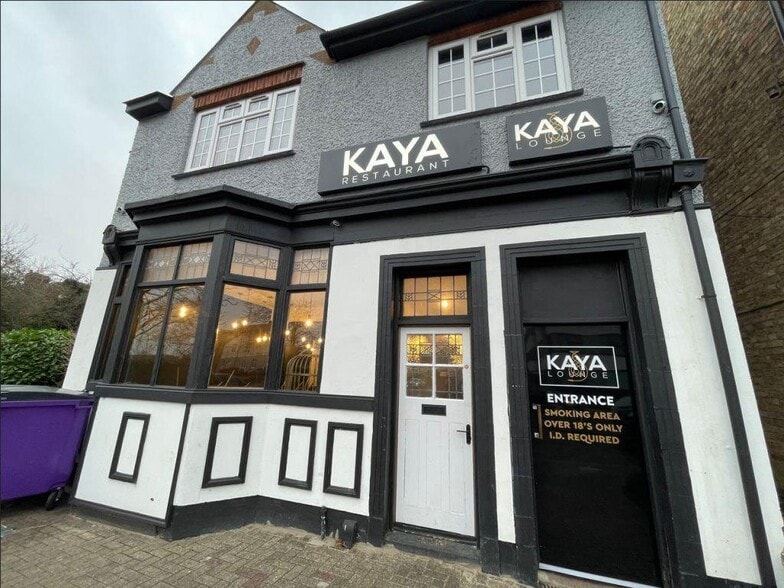 35 Goldington Rd, Bedford to rent - Building Photo - Image 1 of 16