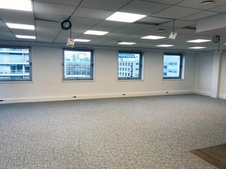 13 Bis Rue De L'Abreuvoir, Courbevoie to rent - Building Photo - Image 3 of 4