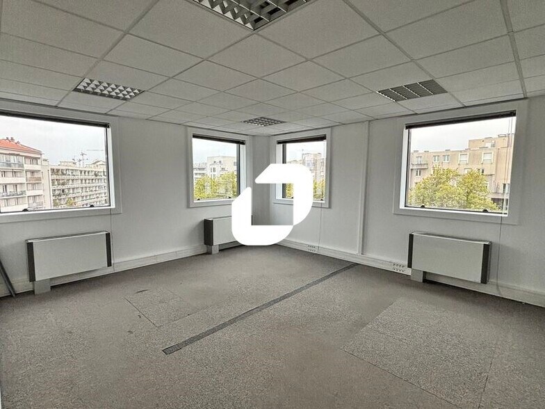 Office in Villeurbanne to rent - Building Photo - Image 3 of 23