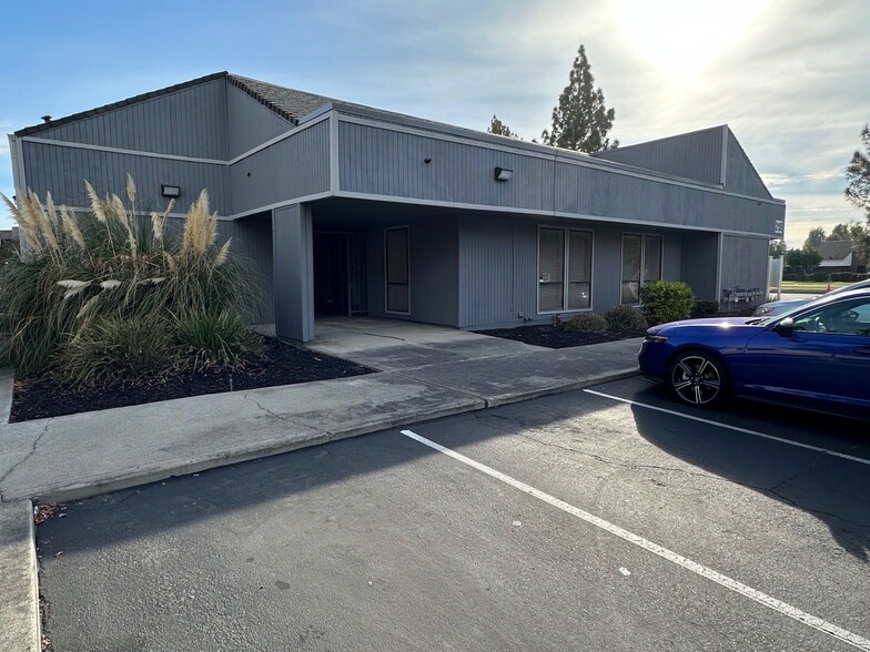 2105 W March Ln, Stockton, CA for rent - Building Photo - Image 2 of 4