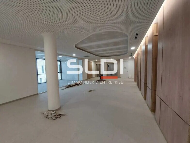 Office in Genas to rent - Building Photo - Image 2 of 10
