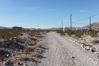 990 W Loretta Ln, Las Vegas, NV for sale Primary Photo- Image 1 of 2