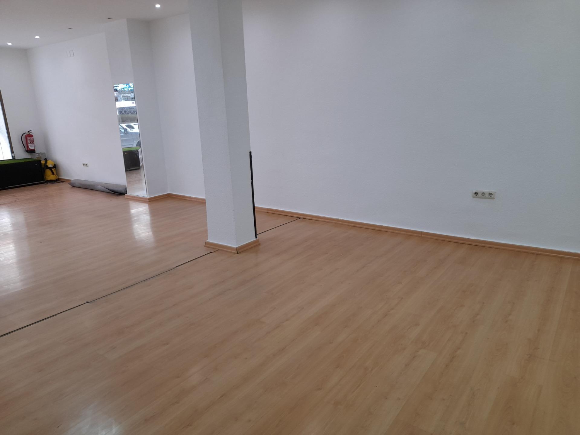 Retail in Cáceres, Cáceres to rent Primary Photo- Image 1 of 24