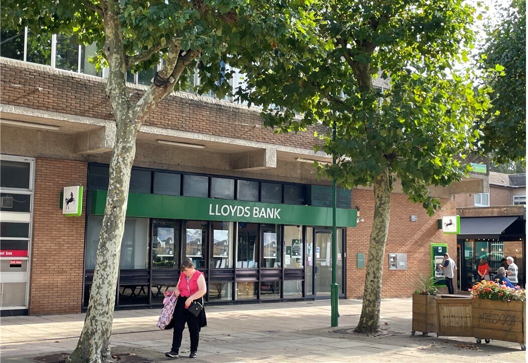 Somerset Sq, Nailsea to rent Building Photo- Image 1 of 1