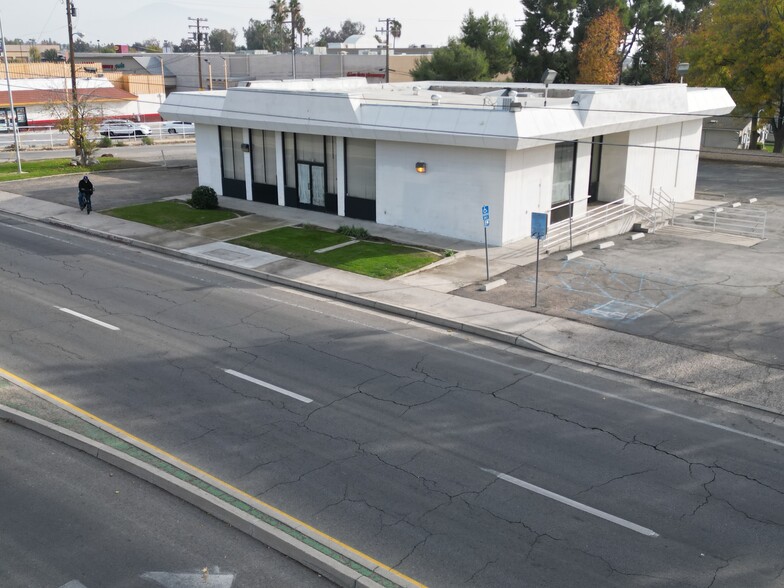 2001 Columbus St, Bakersfield, CA for sale - Building Photo - Image 2 of 4