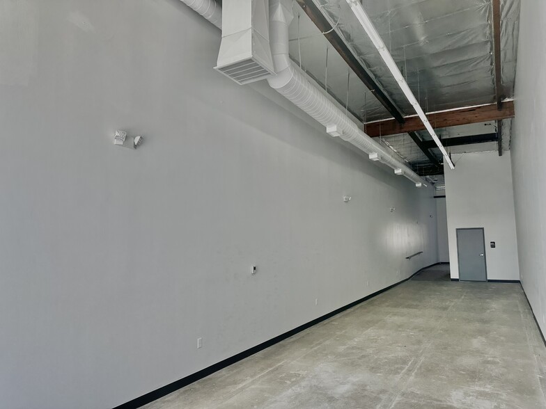 969 E 12th St, Los Angeles, CA for rent - Building Photo - Image 2 of 13