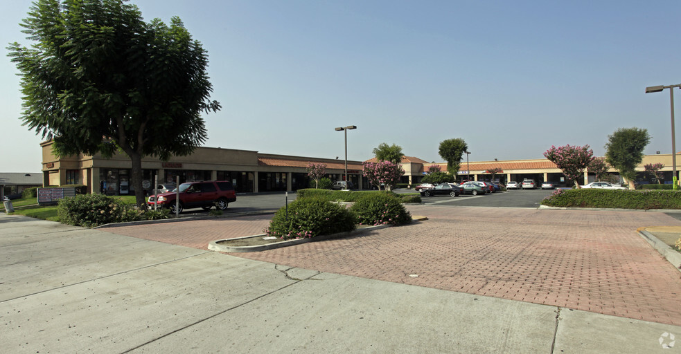 8990 Sierra Ave, Fontana, CA for rent - Building Photo - Image 1 of 3