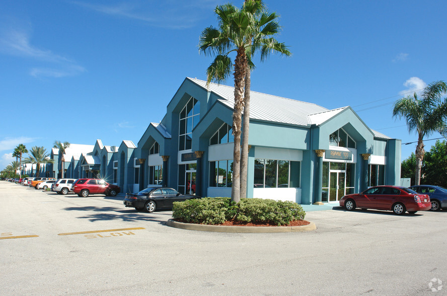 1800-1900 SE Port Saint Lucie Blvd, Port Saint Lucie, FL for rent - Building Photo - Image 3 of 25