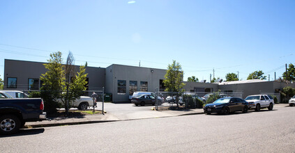 1700 SE Grand Ave, Portland, OR for rent Building Photo- Image 1 of 4