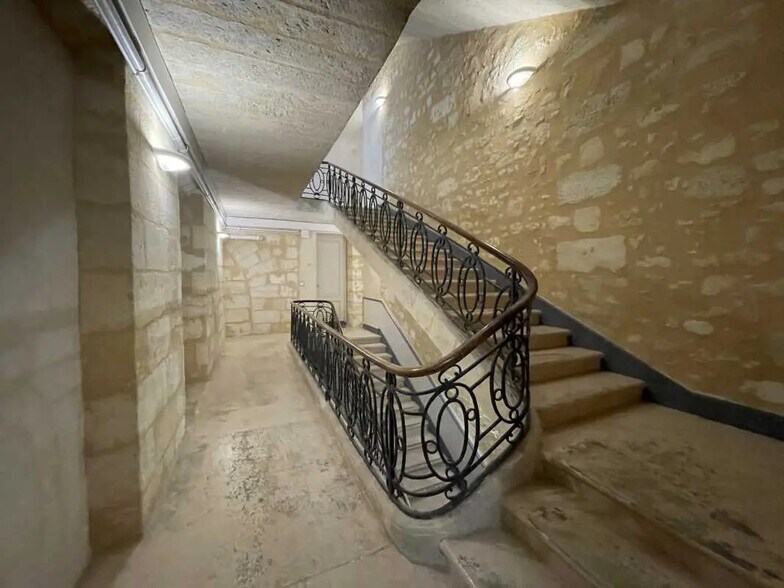 Office in Bordeaux to rent - Building Photo - Image 3 of 7