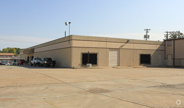 1811 Airport Blvd, Austin, TX for rent Building Photo- Image 1 of 6