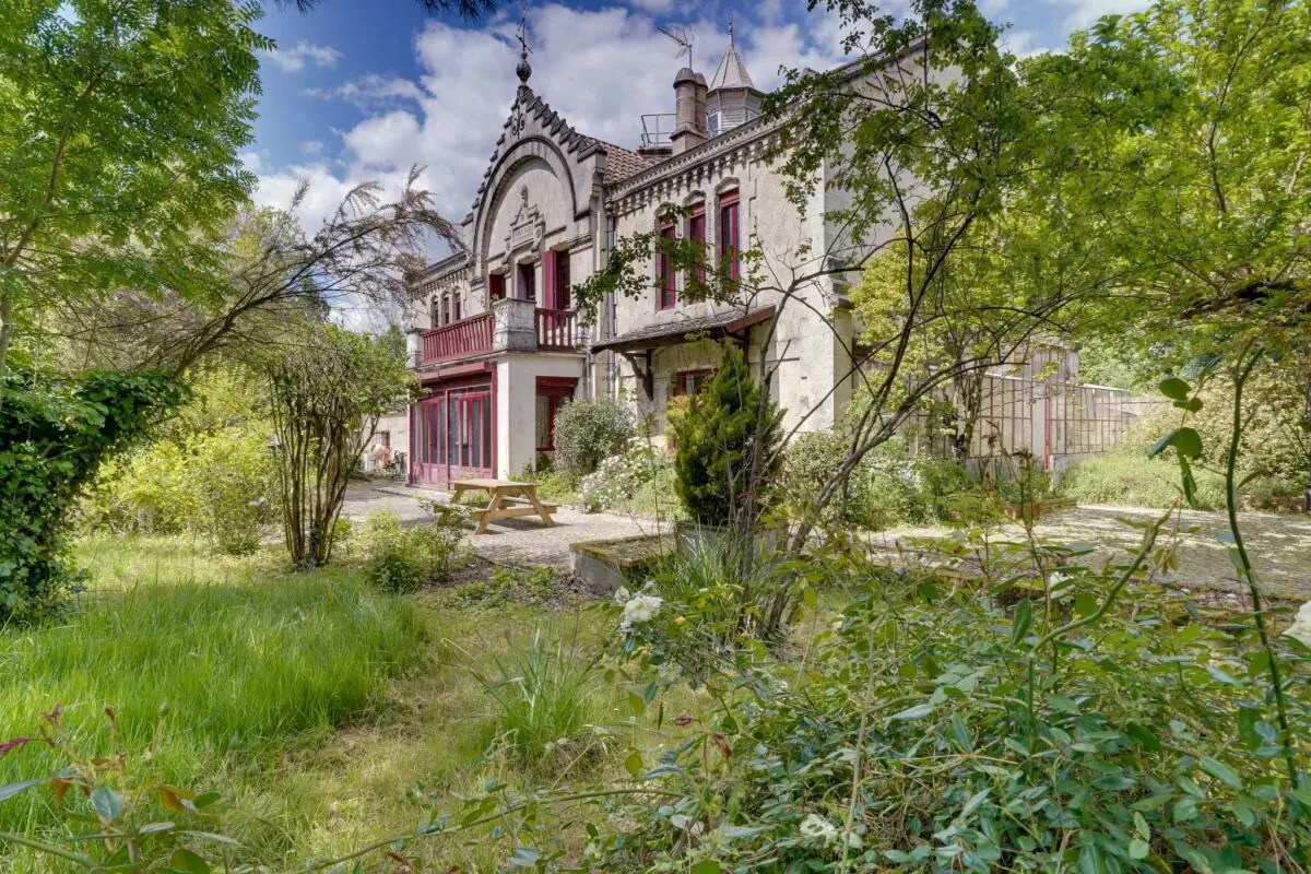 Office in Lormont to rent Building Photo- Image 1 of 15