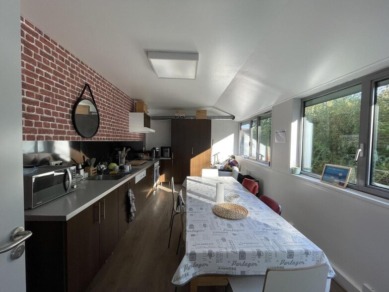 Rue Albert Einstein, Champs-sur-Marne to rent - Building Photo - Image 3 of 9