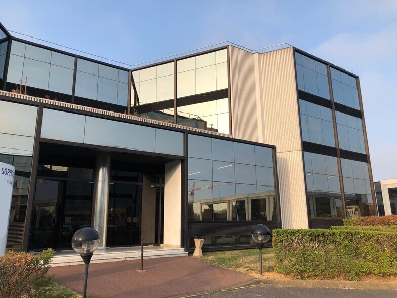 Office in Argenteuil to rent - Building Photo - Image 1 of 8