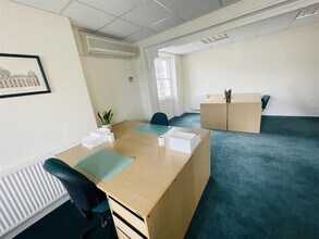 29 Cambray Pl, Cheltenham to rent Interior Photo- Image 1 of 1