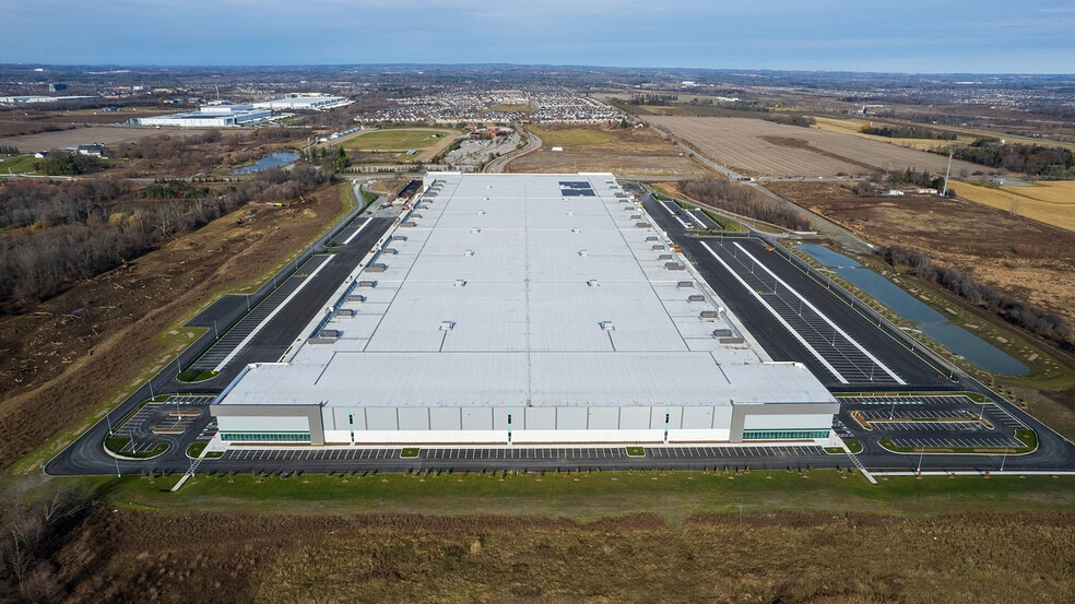 537 E Kingston Rd, Ajax, ON to rent - Building Photo - Image 3 of 7