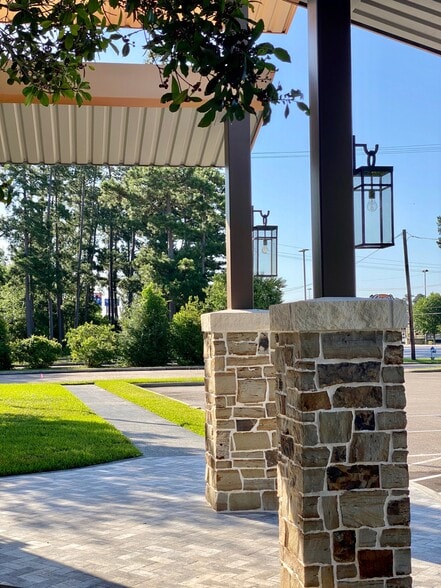 2912 W Davis St, Conroe, TX to rent - Building Photo - Image 2 of 9