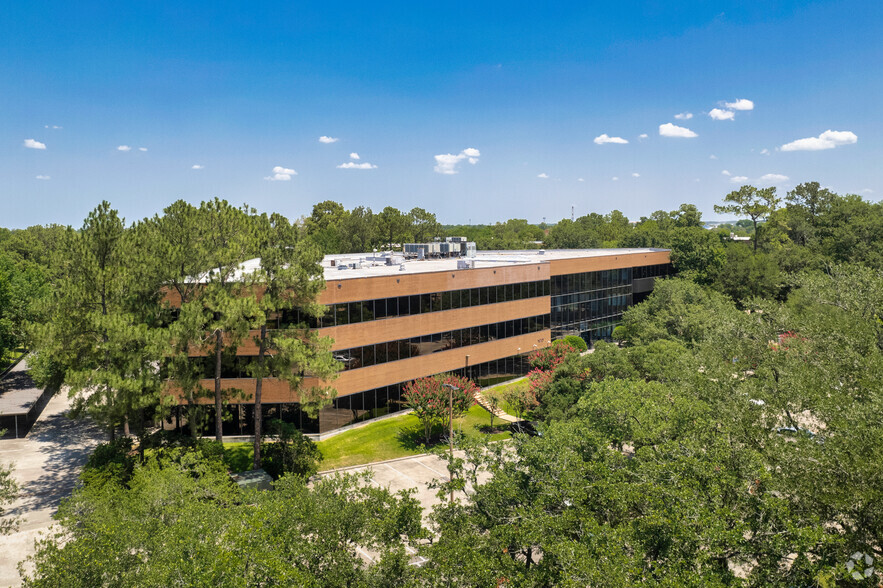 16701 Greenspoint Park Dr, Houston, TX for rent - Building Photo - Image 1 of 15