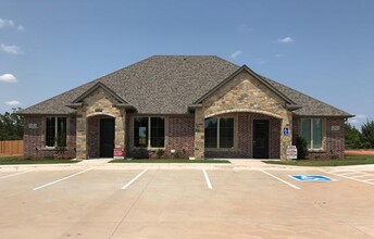 825 Kelly Lakes Pass, Edmond, OK for rent Building Photo- Image 1 of 1