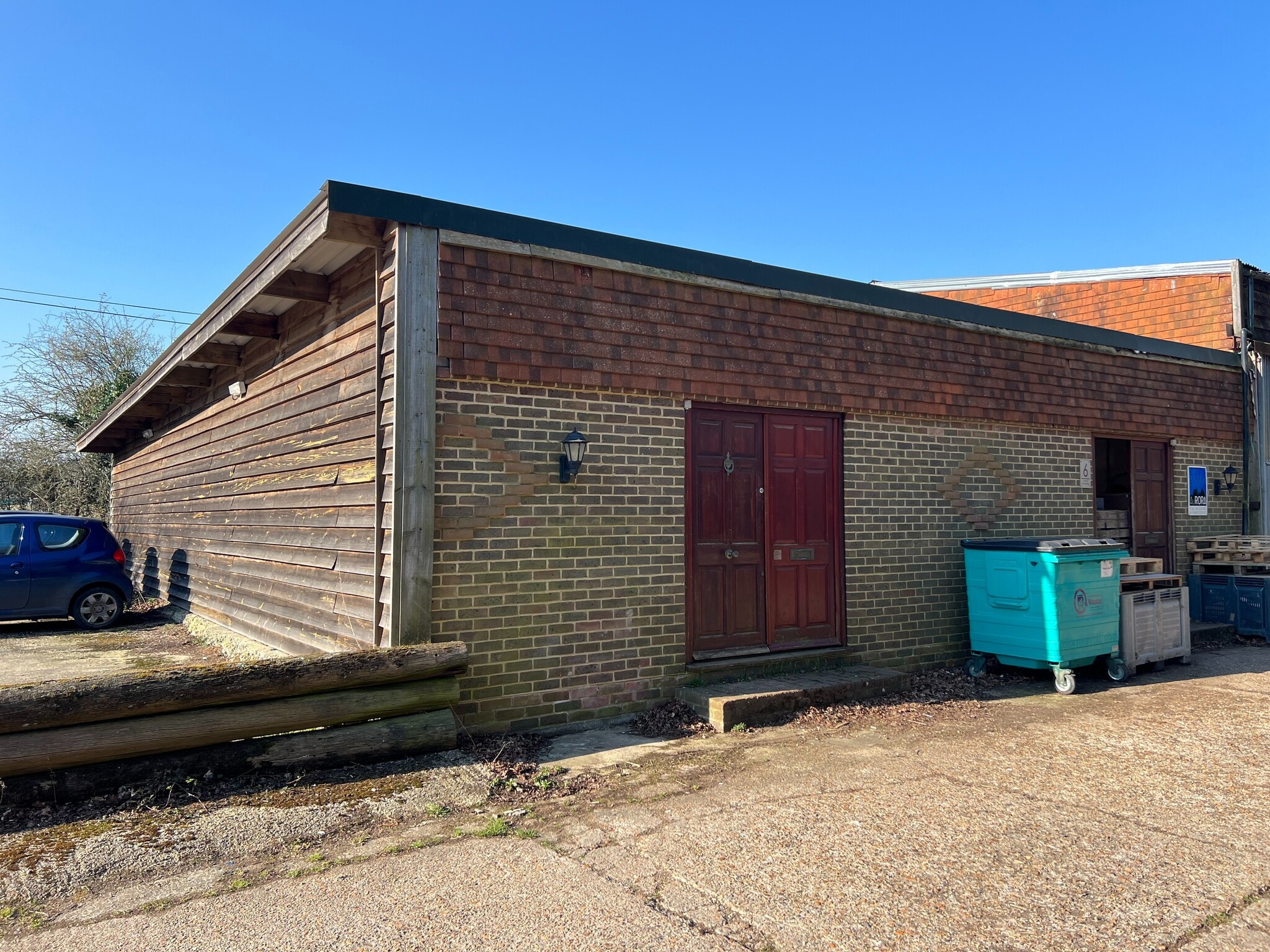 Unit 7 Henfield Rd, Hurstpierpoint to rent Building Photo- Image 1 of 5