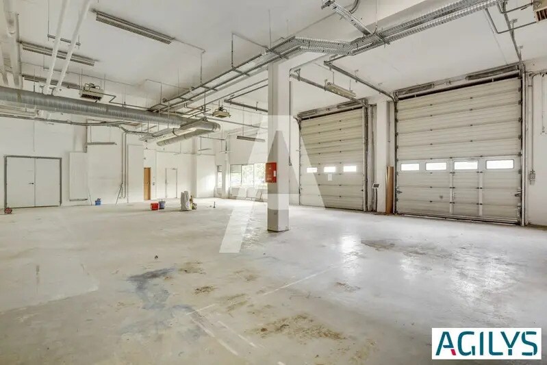 3 Rue Jacques Rueff, Antony to rent - Interior Photo - Image 2 of 6