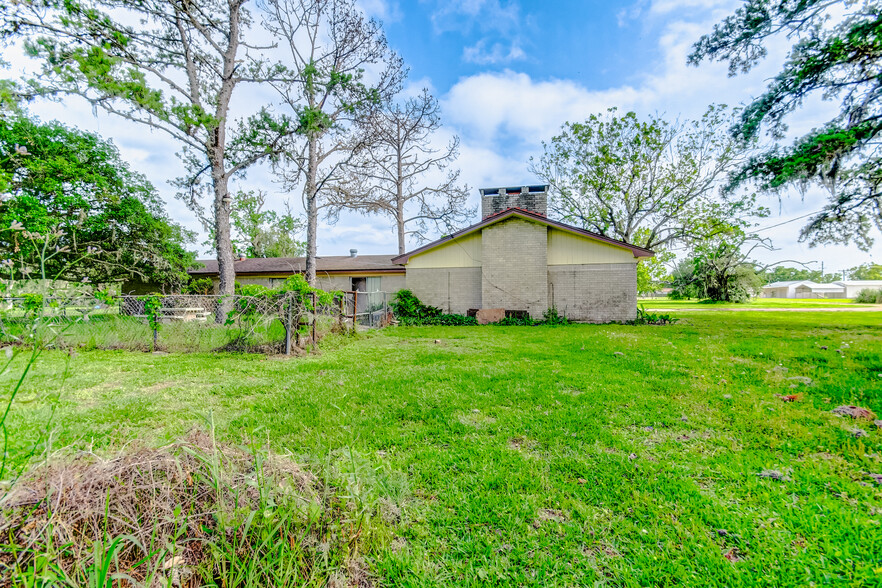 34823 FM 1301, West Columbia, TX for rent - Building Photo - Image 3 of 30