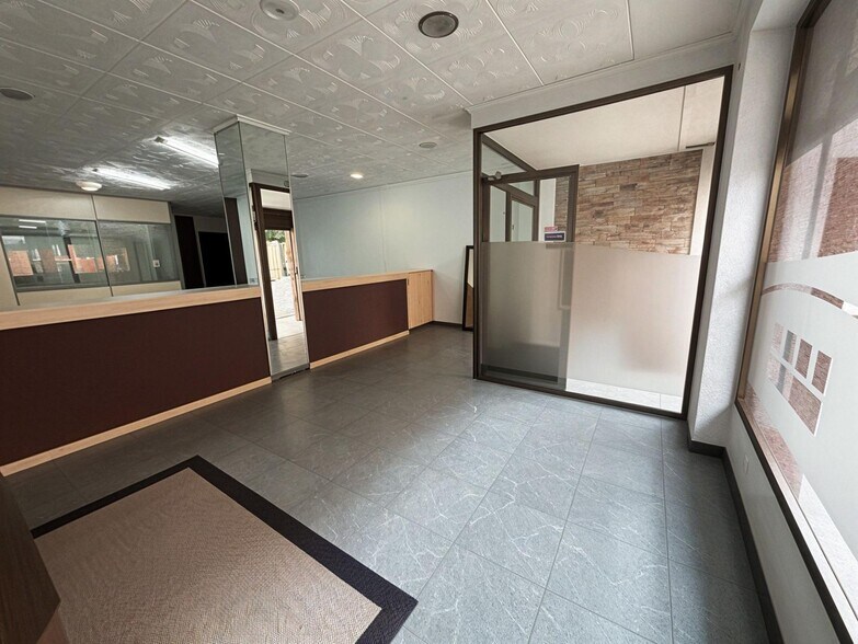 Retail in Carcaixent, Valencia to rent - Interior Photo - Image 2 of 27