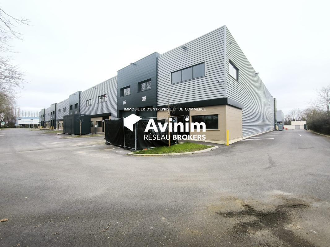 Industrial in Buc to rent Building Photo- Image 1 of 6