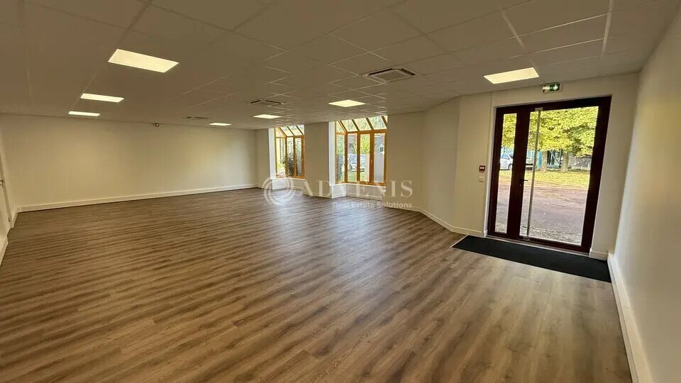 Light Industrial in Croissy-Beaubourg to rent - Building Photo - Image 3 of 8