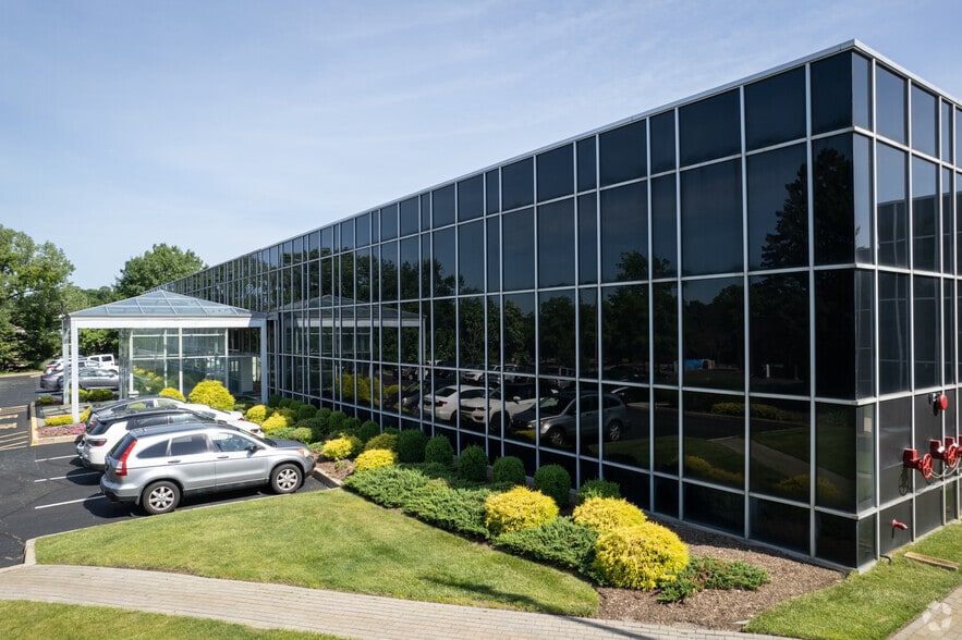 535 E Crescent Ave, Ramsey, NJ to rent - Primary Photo - Image 1 of 5