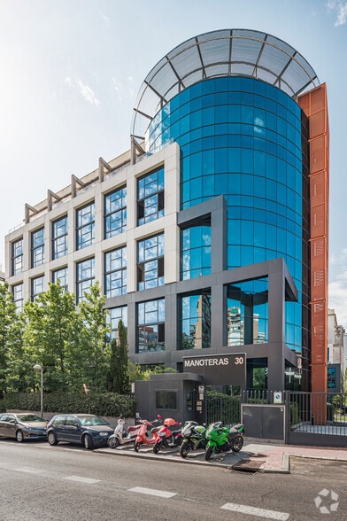Office in Madrid, Madrid to rent - Building Photo - Image 2 of 4