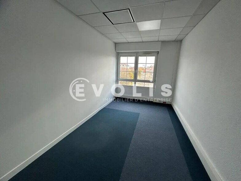 185 Boulevard Maréchal Leclerc, Bordeaux to rent - Building Photo - Image 2 of 12