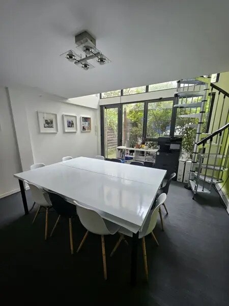 Retail in Lyon to rent Interior Photo- Image 1 of 4