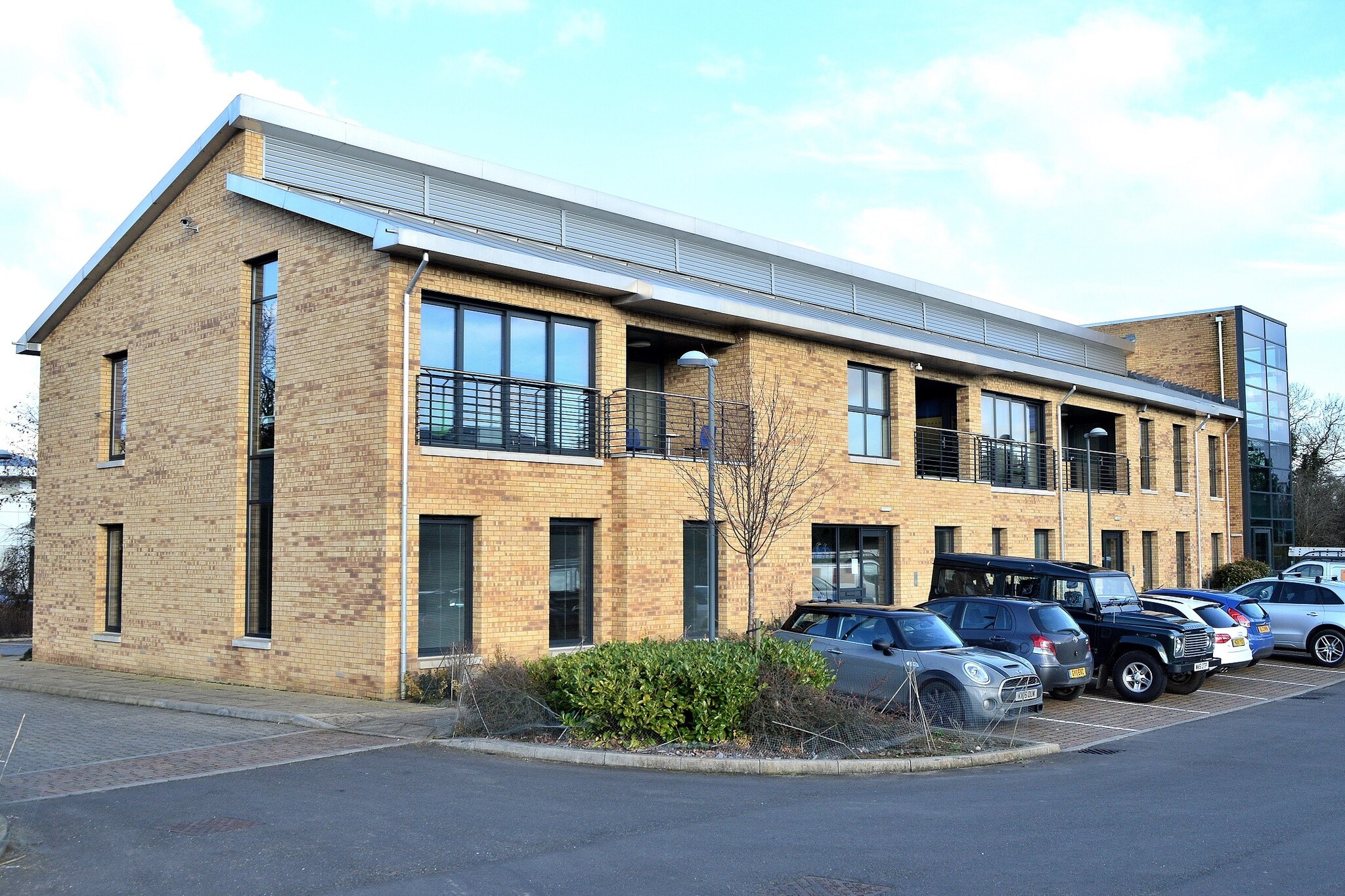 Murdoch Ct, Milton Keynes to rent Building Photo- Image 1 of 4