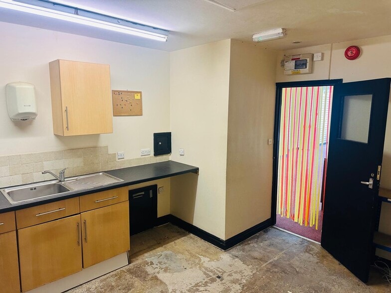 15 High St, Ventnor for sale - Interior Photo - Image 3 of 7