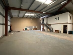 Pantglas Industrial Estate, Caerphilly to rent Interior Photo- Image 2 of 3