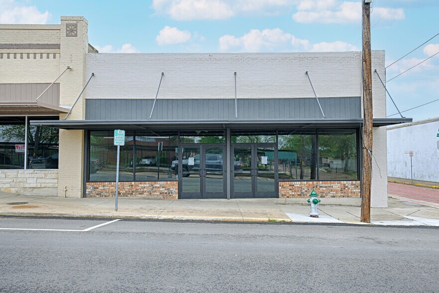 2302-2304 Lee St, Greenville, TX for rent - Building Photo - Image 1 of 3