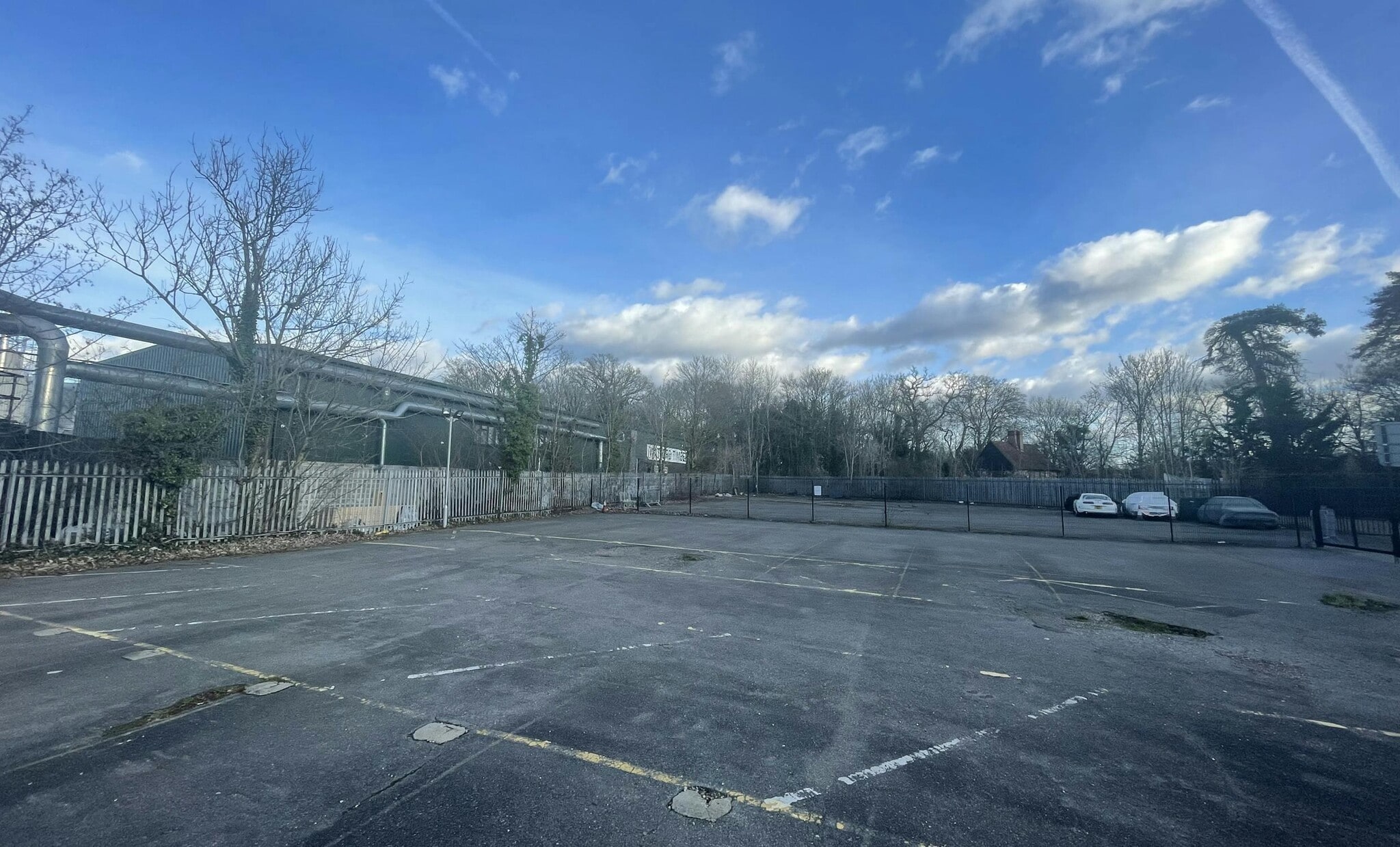 Tolpits Ln, Watford to rent Building Photo- Image 1 of 5