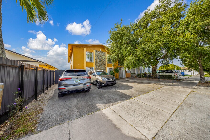 3090 NW 27th St, Miami, FL for sale - Primary Photo - Image 1 of 36