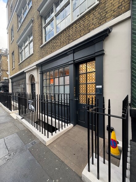 21A Noel St, London to rent - Building Photo - Image 3 of 10