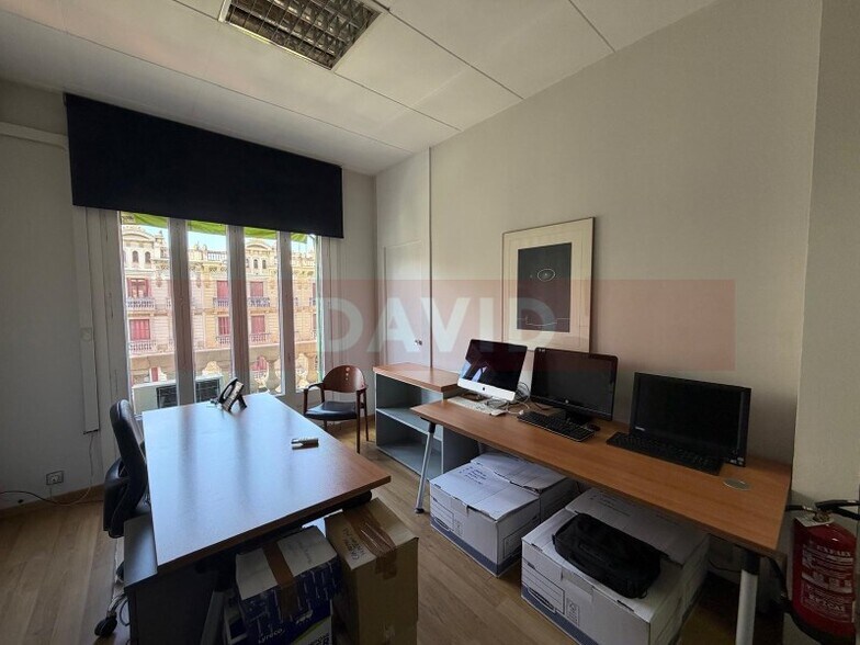Office in Barcelona, Barcelona to rent - Interior Photo - Image 3 of 3