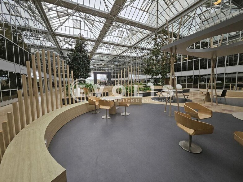 Office in Arcueil to rent - Lobby - Image 1 of 16