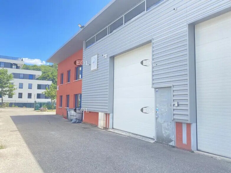 Light Industrial in Brignais to rent - Building Photo - Image 1 of 11