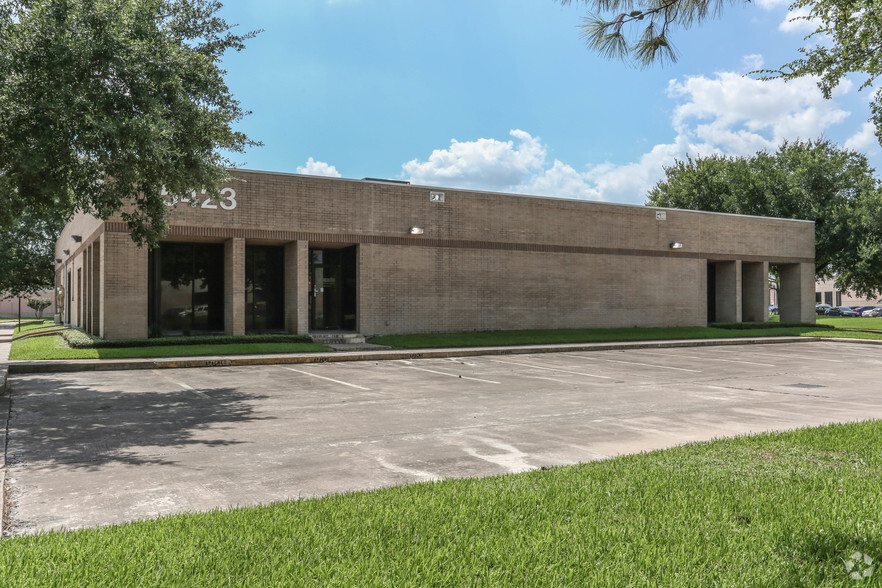 15403 Vantage Pky E, Houston, TX for rent - Primary Photo - Image 2 of 2